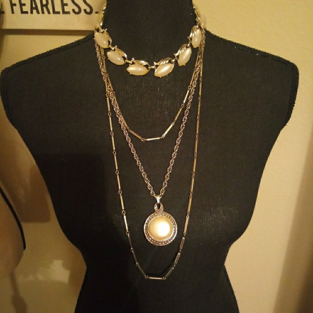 Vintage necklace lot